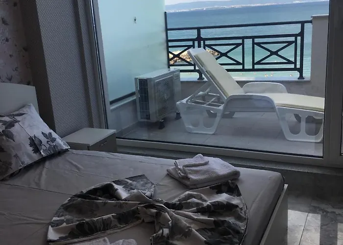 Golden Sea View Penthouse Apartment *